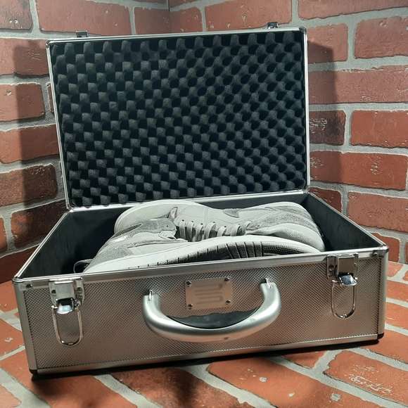 25th ANNIVERSARY JORDAN 1 SILVER - Picture 5 of 14